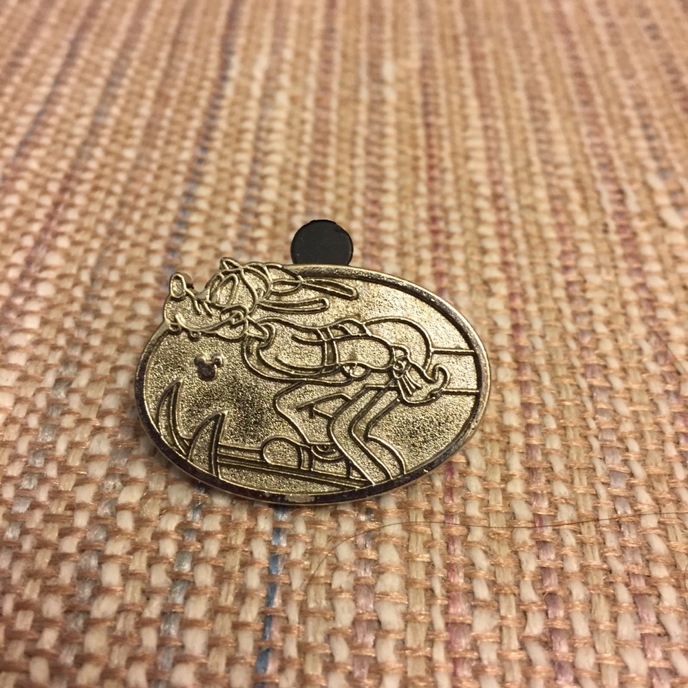 DISNEY PIN